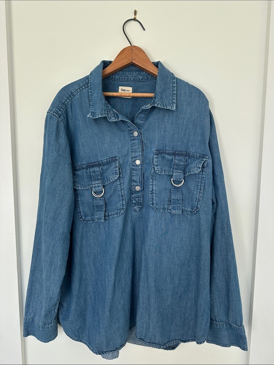 GAP Tops - GAP 1969 Denim Button Chambray Popover in Blue